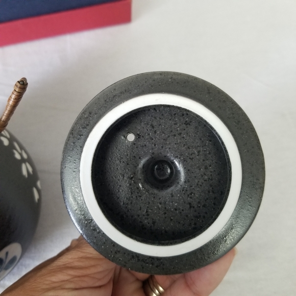 Chinese tea set with teapot and 4 cups owl and flower painting/pottery. - Picture 10 of 15